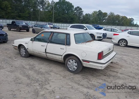 1988 Oldsmobile Cutlass Ciera Brougham z USA, uszkodzony, nr VIN 1G3AM51W8JG300886